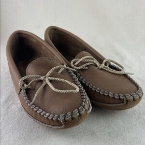 Footskins Woman's Canoe Sole Leather Moccasins Size 9